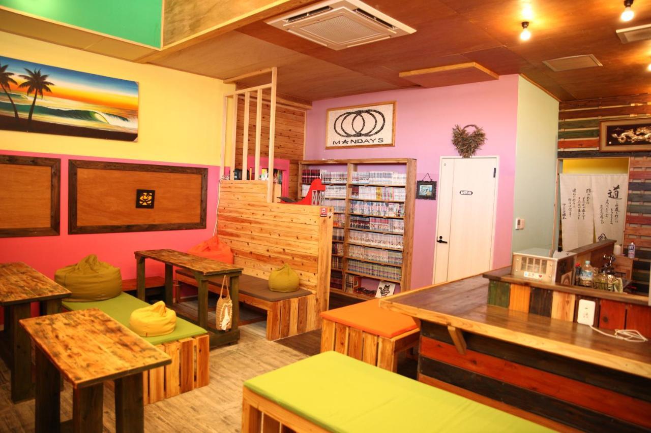 みーまん奄美 Hostel Amami Bagian luar foto