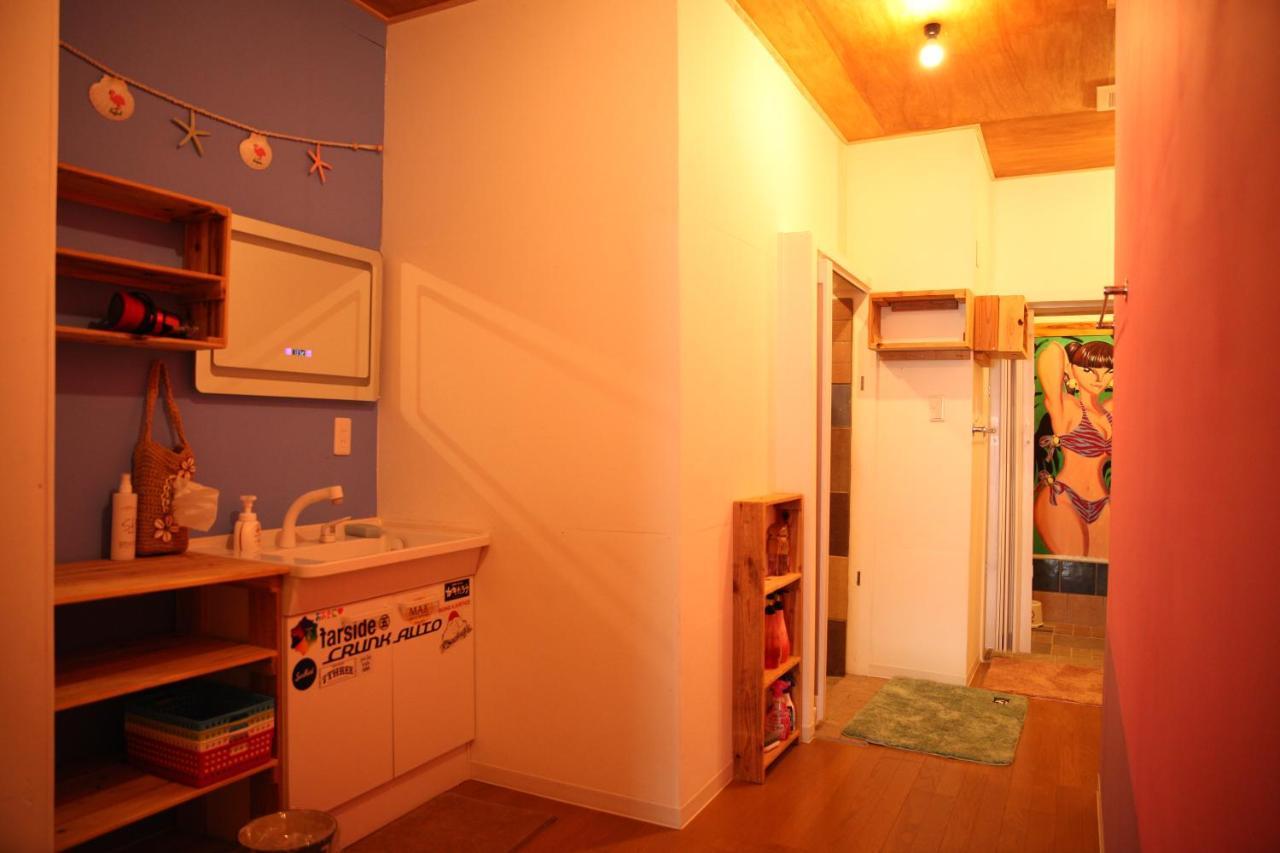 みーまん奄美 Hostel Amami Bagian luar foto
