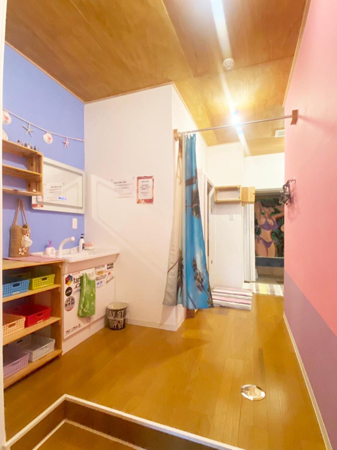 みーまん奄美 Hostel Amami Bagian luar foto