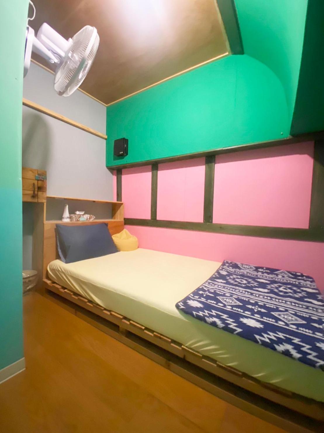 みーまん奄美 Hostel Amami Bagian luar foto
