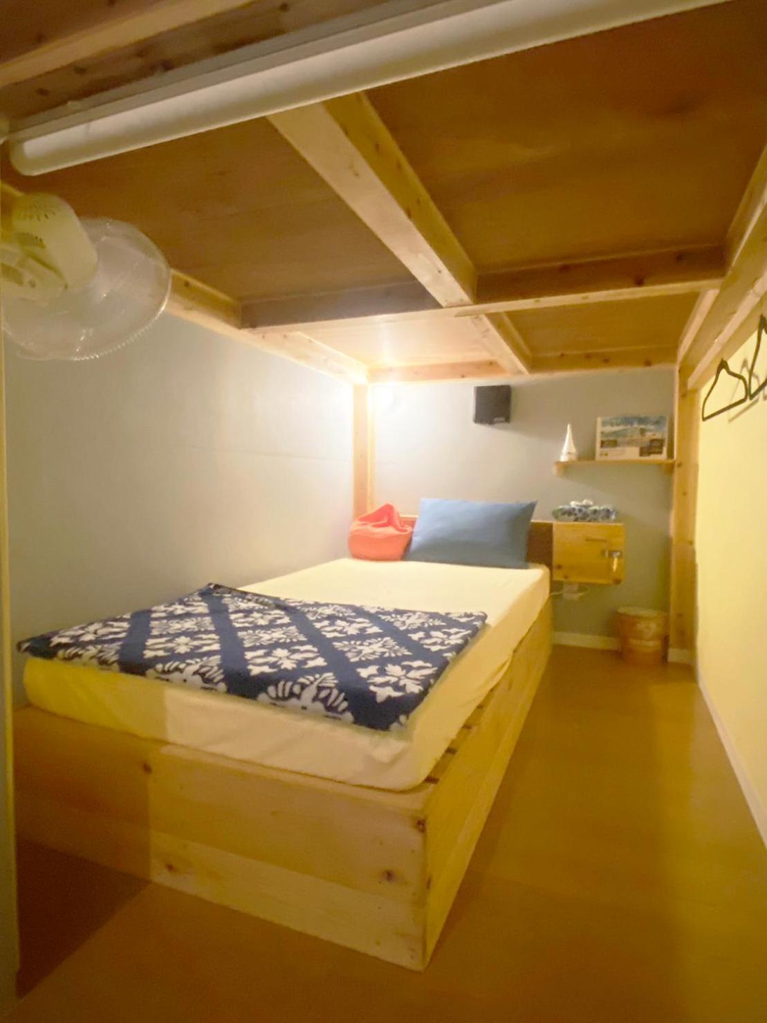 みーまん奄美 Hostel Amami Bagian luar foto